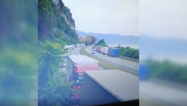 Stijene se obrušile na kamione na cesti u Turskoj, poginula jedna osoba