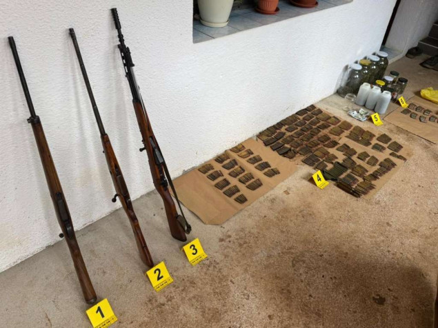 U pretresu u Stocu pronađeno oružje i droga