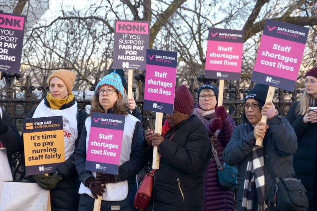 Počeo dvodnevni štrajk medicinskih sestara i tehničara u Velikoj Britaniji