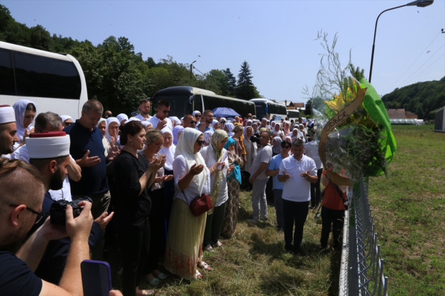 Obilazak stratišta: Svaki pedalj zemlje podsjeća na genocid nad Bošnjacima