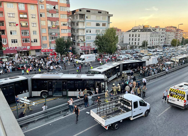 U sudaru četiri metrobusa u Istanbulu povrijeđeno najmanje 85 osoba