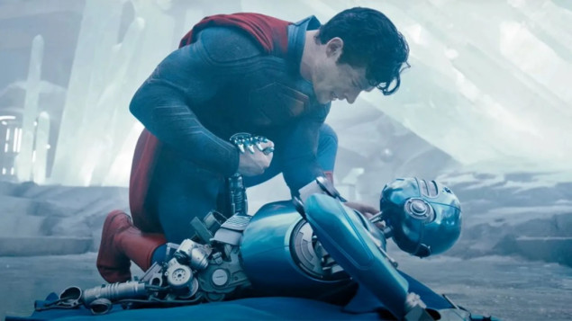 "Superman" se vraća sa superpsom kako bi spasio filmove o superherojima
