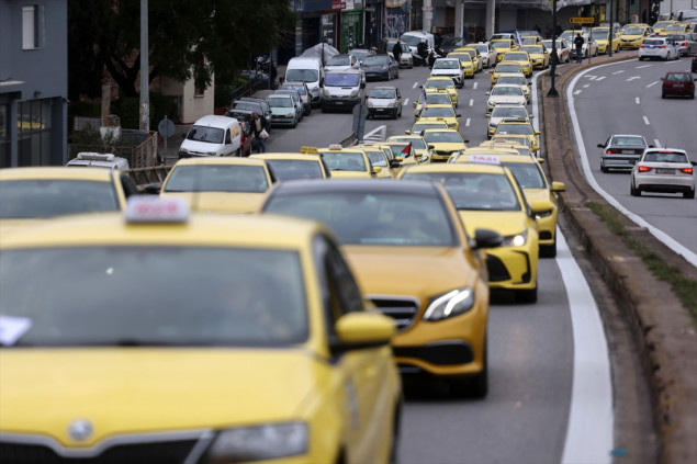 Taksisti u Atini započeli 48-satni štrajk, sutra najavljen generalni štrajk radnika