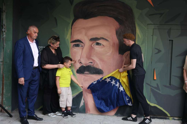 U Sarajevu otkriven mural u čast generalu Mustafi Hajrulahoviću Talijanu