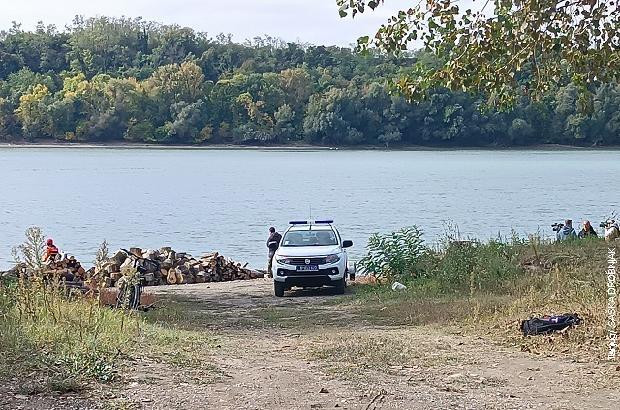 MUP o nesreći na Dunavu: Spašeno devetoro, konstatovana smrt jedne osobe