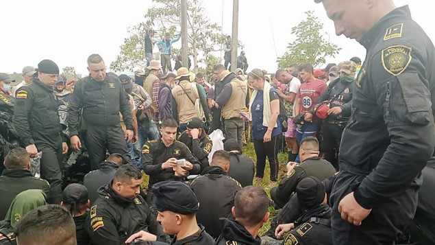 Demonstranti na jugu Kolumbije drže 79 policajaca kao taoce