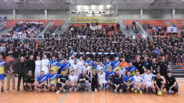 Bh. nogometne legende i Fanatikosi u Zenici igrali utakmicu za Udruženje Pomozi.ba