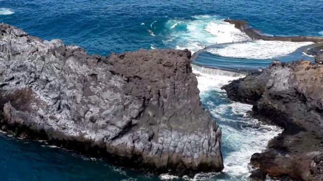 Četiri osobe poginule nakon što ih je val na Tenerifima povukao iz oceanskog bazena