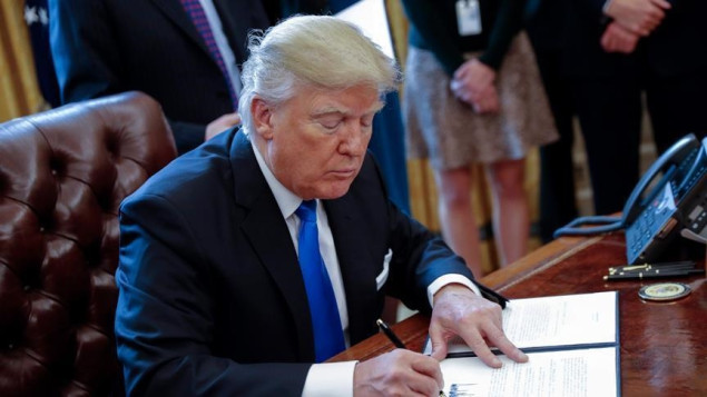 Trump potpisao izvršnu naredbu o uvođenju carina za zemlje koje uvoze venecuelansku naftu