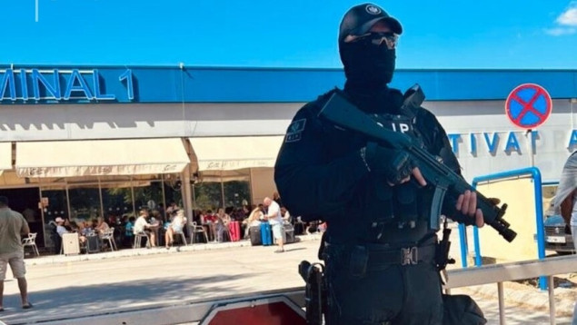 Uoči samita EU - Zapadni Balkan: Policija u Crnoj Gori zabranila ulazak grupi iz Srbije, sumnja na hibridno djelovanje