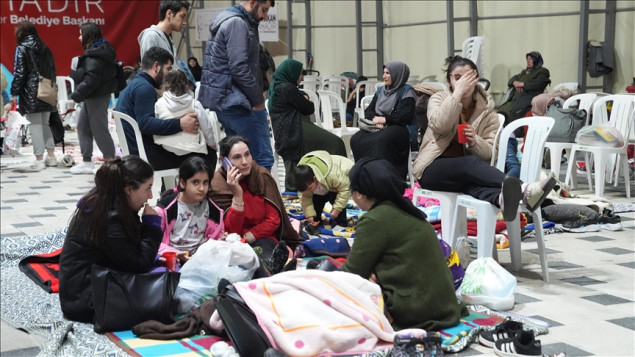 Stanovnici Istanbula proveli noć na ulicama u strahu od novog zemljotresa