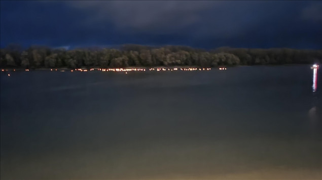 Niz Dunav pušteni lampioni u spomen poginulih i nestalih u Vukovaru