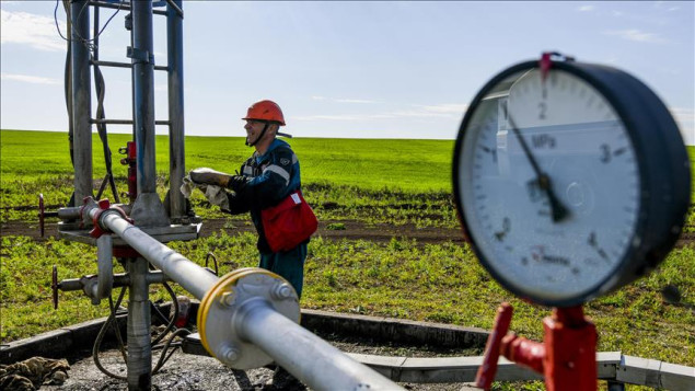 Cijene nafte blago pale na kraju 2025. zbog jakog dolara i zabrinutosti zbog viška ponude