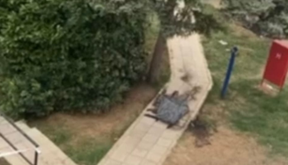 Životno ugrožen muškarac koji se u Topoli polio benzinom i zapalio