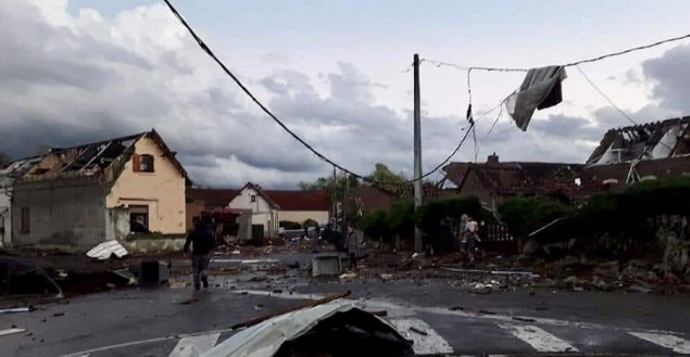 Snažan tornado na sjeveru Francuske odnio krovove na mnoštvu kuća