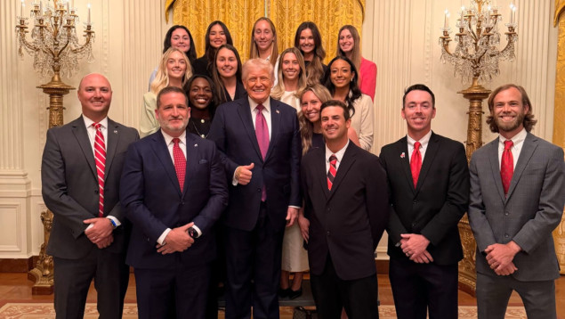 "Slika vrijedi hiljadu riječi": Sporna fotografija Trumpa i ženskog teniskog tima izazvala kontroverze