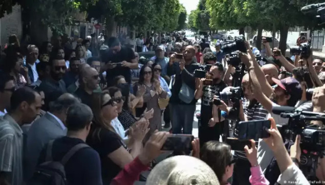 Dvojica novinara u Tunisu osuđena na po godinu dana zatvora