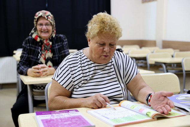 Turkinja Sevim u osmoj deceniji želi završiti fakultet