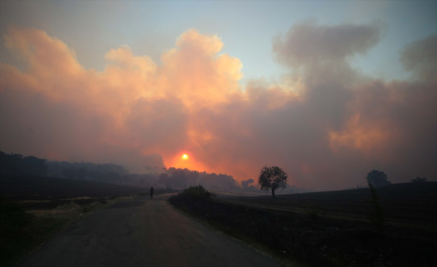 Požar u Canakkaleu se gasi s kopna i iz zraka