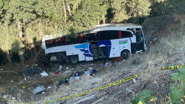 Poginulo 12 osoba pri slijetanju autobusa u centralnoj Turskoj