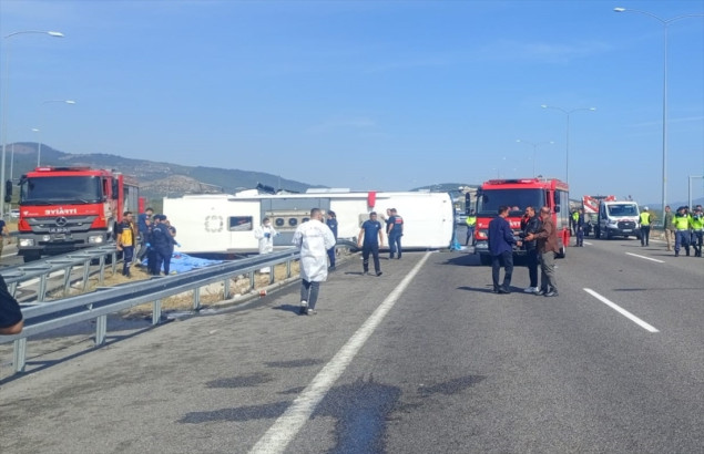 U sudaru kamiona i turističkog autobusa u Turskoj poginulo 11 osoba, 27 povrijeđenih U sudaru kamiona i turističkog autobusa u Turskoj poginulo 11 osoba, 27 povrijeđenih