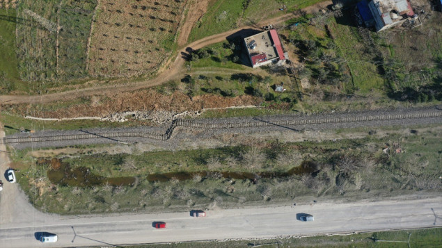 Iskrivljena pruga pokazuje jačinu zemljotresa koji je pogodio Tursku