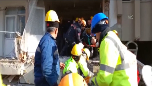 Spasioci ispod ruševina izvukli osamdesetogodišnjaka 54 sata nakon zemljotresa