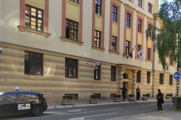 Uhapšenima zbog lažne dojave o bombi u zgradi Vrhovnog suda FBiH određen pritvor