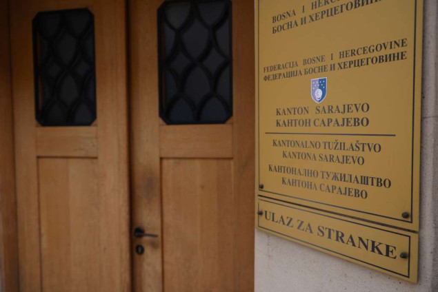 Nastavljena akcija 'Koverta' - Pretresi u Ministarstvu za nauku, visoko obrazovanje i mlade KS, Vladi KS, UNSA