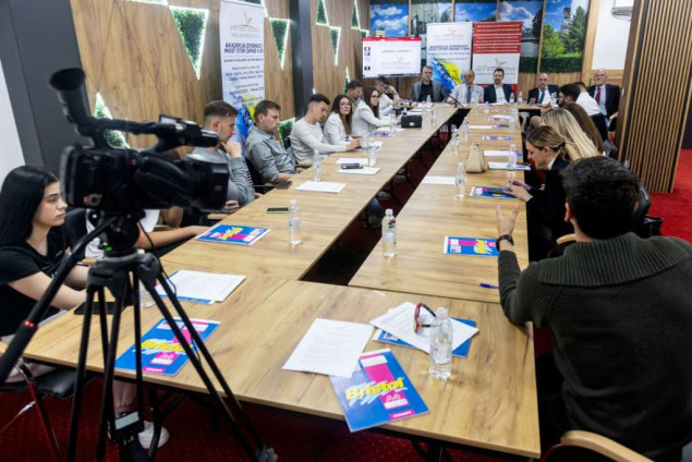 Završen trodnevni napredni seminar "Akademije izvrsnosti East West Bridge BiH"