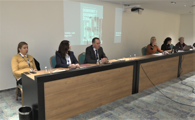 U Tuzli održana debata o jačanju kapaciteta za borbu protiv nasilja nad ženama