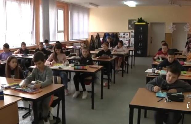 Dio prosvjetnih radnika danas obustavlja rad u školama širom Srbije, prosvjed u Beogradu