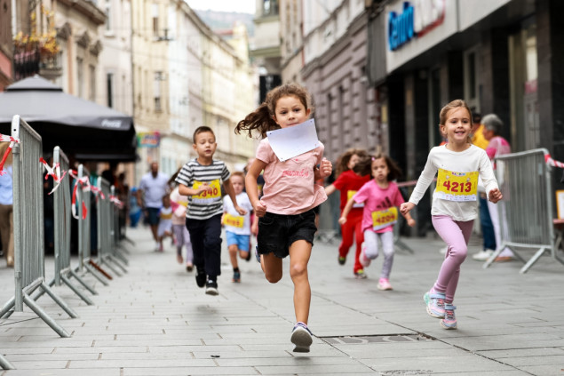 Sarajevo Run Fest zvanično otvoren: Najmlađi trkači donijeli sportsku radost u centar Sarajeva