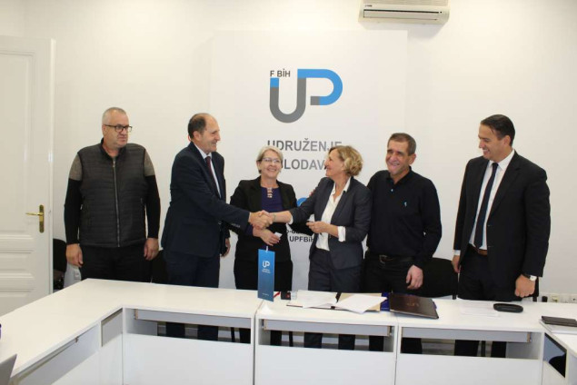 Potpisan Kolektivni ugovor za tekstilnu, kožarsko-prerađivačku, gumarsku i industriju obuće u FBiH