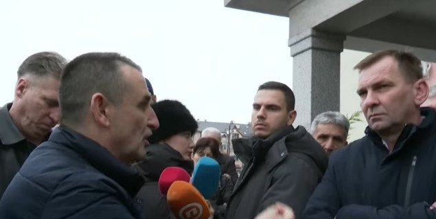 Žestok okršaj mještana ugljevičkih sela sa načelnikom opštine i direktorom RiTE Ugljevik