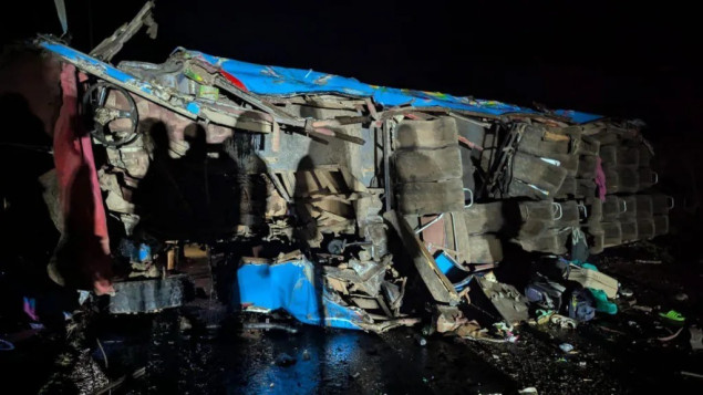 Najmanje 21 osoba, među njima 20 djece, poginula u prevrtanju školskog autobusa u Ugandi