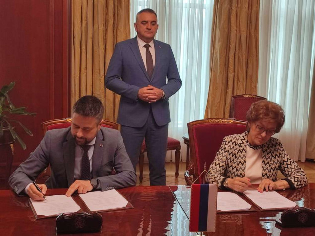 Potpisan ugovor o kreditu od 30,7 miliona eura za poljoprivrednu proizvodnju u RS-u