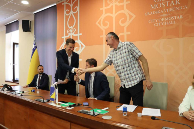 Potpisan ugovor vrijedan 500 tisuća KM za uređenje parkinga u Mostaru