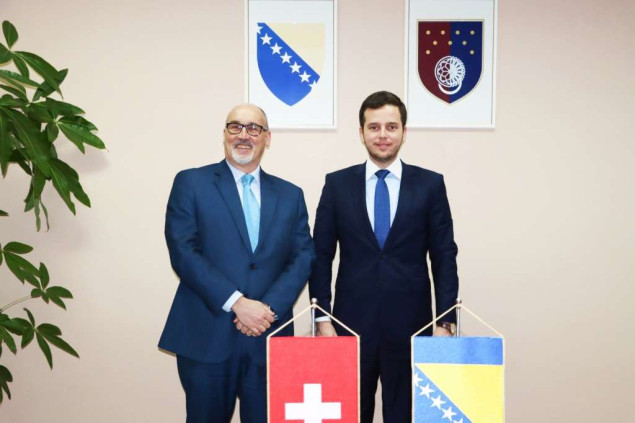 Premijer Uk i ambasador Švicarske o jačanju saradnje i mogućnosti uspostavljanja novih aviolinija