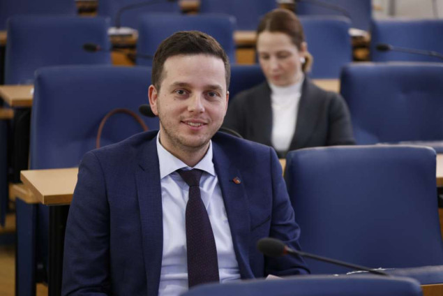 Uk obrazložio ostavku u Skupštini KS: Vlast mora slušati građane