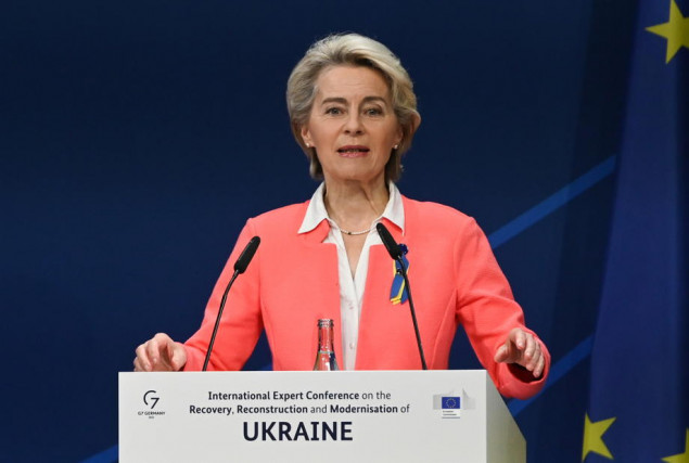 Von der Leyen: Svijet ne smije gubiti vrijeme već mora početi obnavljati Ukrajinu