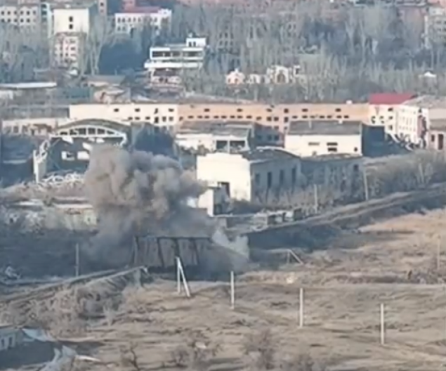 Ukrajinski zapovjednik: Rusi intenziviraju napade na Bahmut