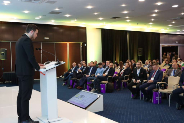 Uk: Rekordan broj turista pokazuje našu predanost razvoju turističke industrije u KS