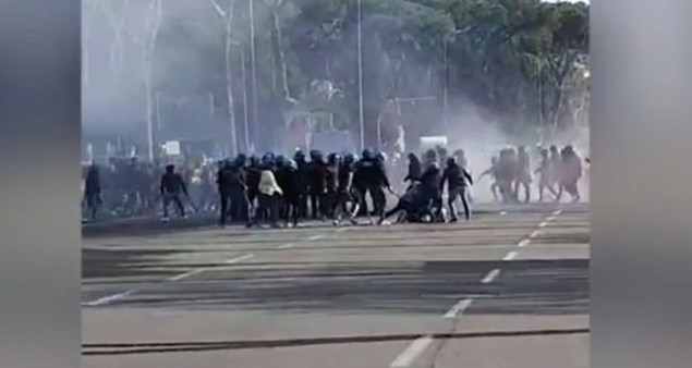 Tuča navijača Rome i Lazija, policija koristila suzavac