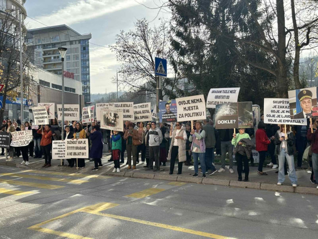 Građani ispred MUP-a TK: 'Dosta je šutnje i neodgovornosti’