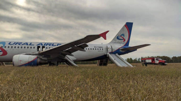 Avion ruske kompanije Ural prinudno sletio u Sibiru, nema povrijeđenih