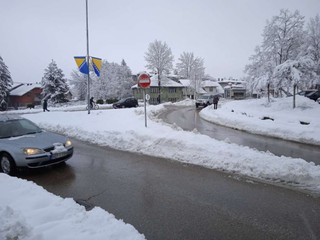 Snijeg uzrokovao probleme širom BiH