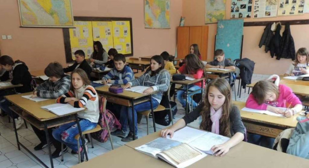 U svim osnovnim i srednjim školama u USK počelo drugo polugodište