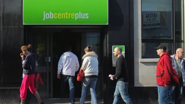 Nezaposlenost u Velikoj Britaniji u drugom kvartalu porasla na 4,2 posto