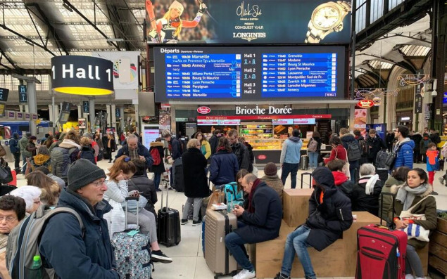 U napadu nožem u Parizu ranjene tri osobe